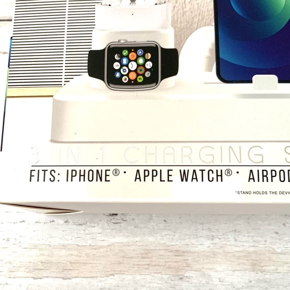 Tech Theory 3-in-1 Charging Station Silicone Apple Watch Airpods iPhone White - Picture 8 of 8